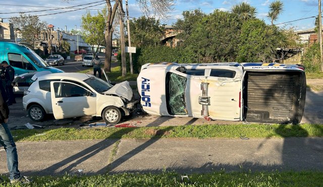 Siniestro de tránsito entre patrullero y auto