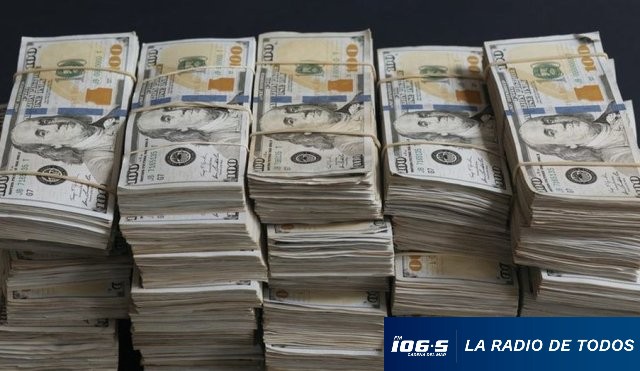 DOLARES 