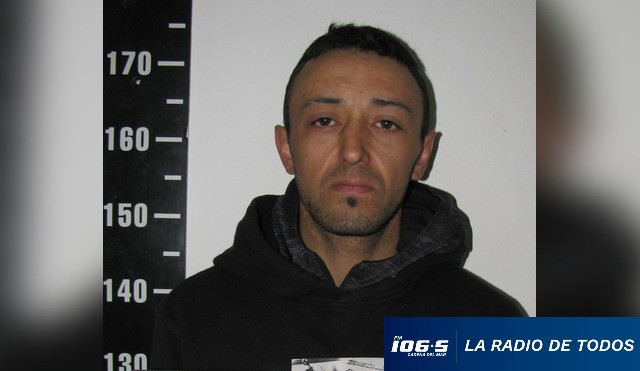 carlos hurtando