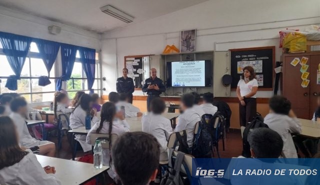 Educación (Maldonado): alumnos de la Escuela 104 participaron en jornada sobre seguridad ciudadana y riesgos digitales