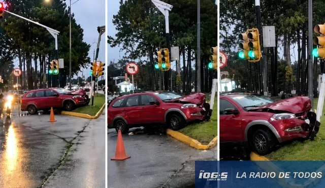 Punta del Este: camioneta chocó contra un semáforo en Bulevar Artigas y Avenida Córdoba.