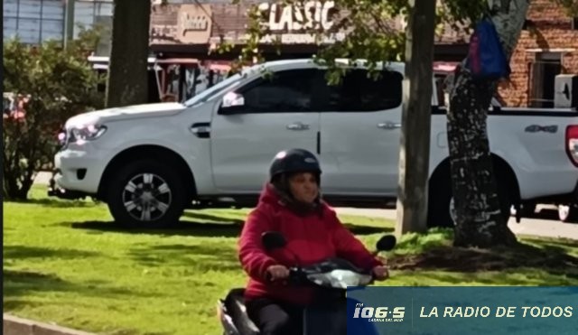 auto en el cantero