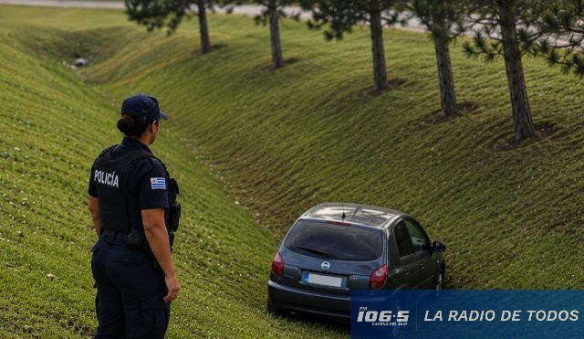 Punta del Este: terminó “estacionando” dentro de una cuneta en Bulevar Artigas.