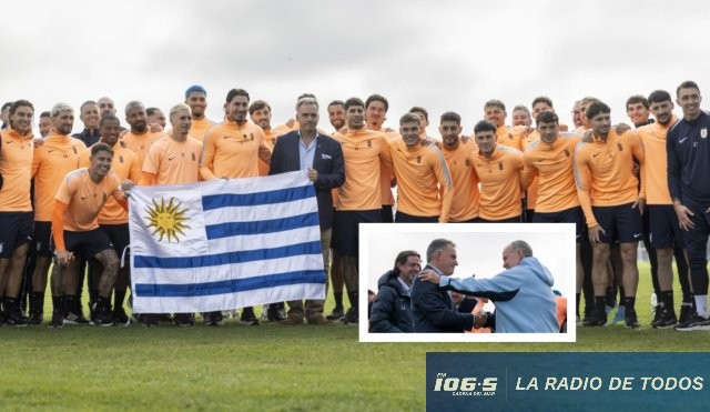 Selección uruguaya: Yamandú Orsi entregó el Pabellón Nacional de cara a la Copa Mundial de la FIFA 2026.