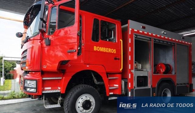Incendio (Pan de Azúcar): voraz incendio destruyó por completo la vivienda de una conocida familia local.