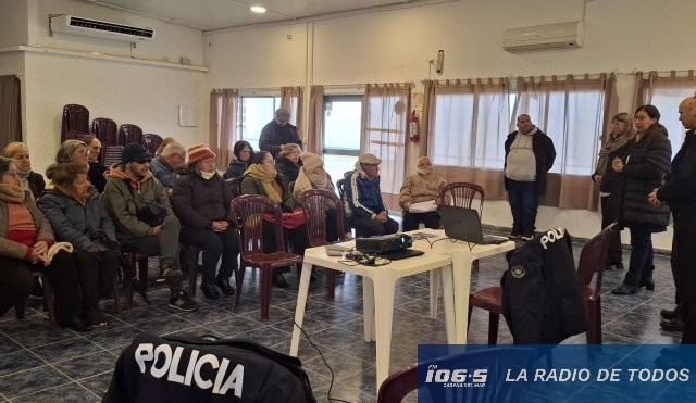 Pan de Azúcar: realizaron charla sobre prevención de estafas dirigida a personas mayores.