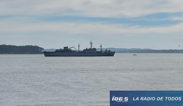 Armada Nacional (Punta del Este): despliega ejercicios en la bahía y frente a isla Gorriti.