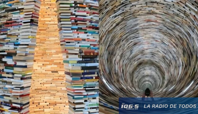 Biblioteca Histórica (Praga): torre de 8.000 libros desafía el conocimiento infinito.