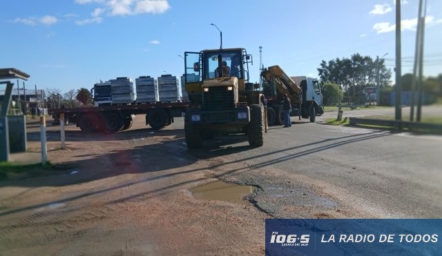 Ruta 39 (San Carlos): tránsito interrumpido a la altura de la Guardia Republicana por un camión averiado.