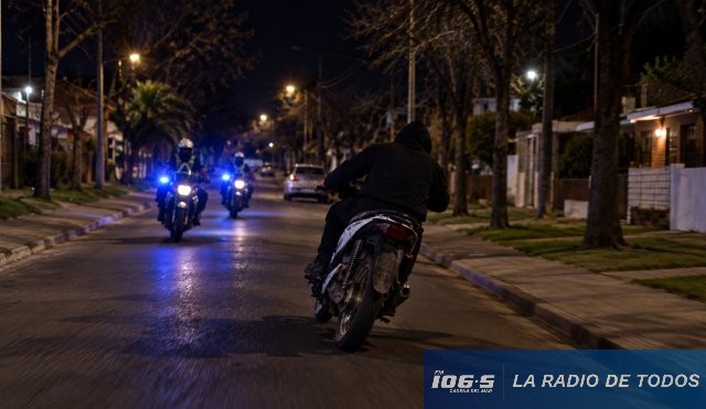 Sin cascos ni luces persecución 