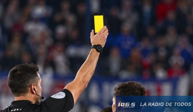 Fútbol Uruguayo (Copa AUF): estrenaron tarjetas digitales en partido de Nacional y Rentistas.